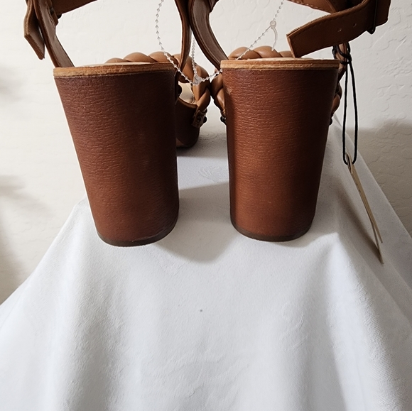 NWT STEVE MADDEN NYC SANDAL - Picture 6 of 6